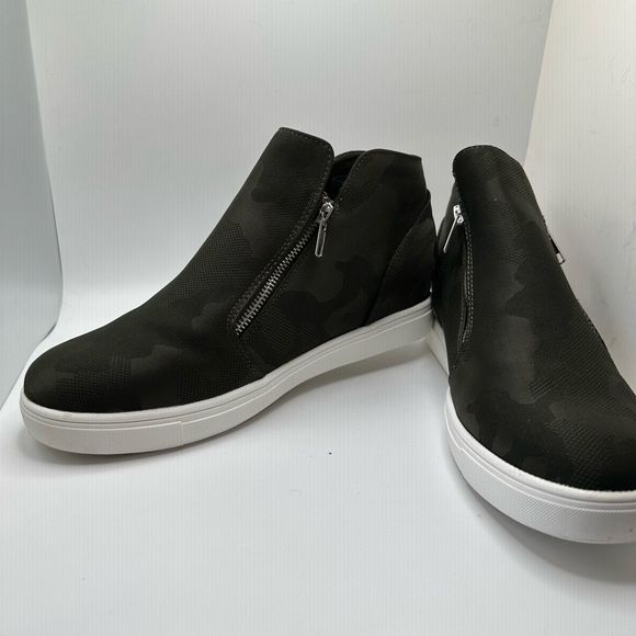 CUSHIONAIRE Women's Hart Hidden Wedge Sneaker 11 BLACK CAMO - Picture 7 of 7